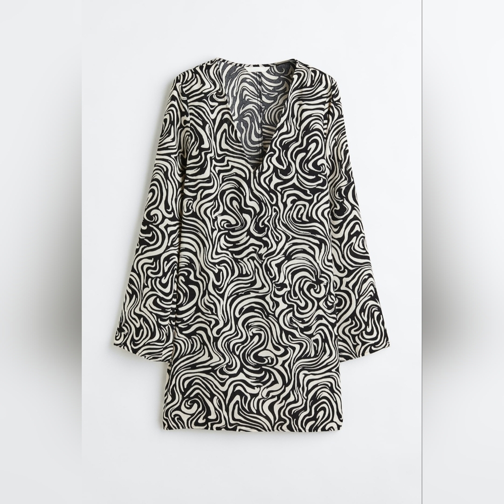 H&M Monochrome Swirl Pattern Top